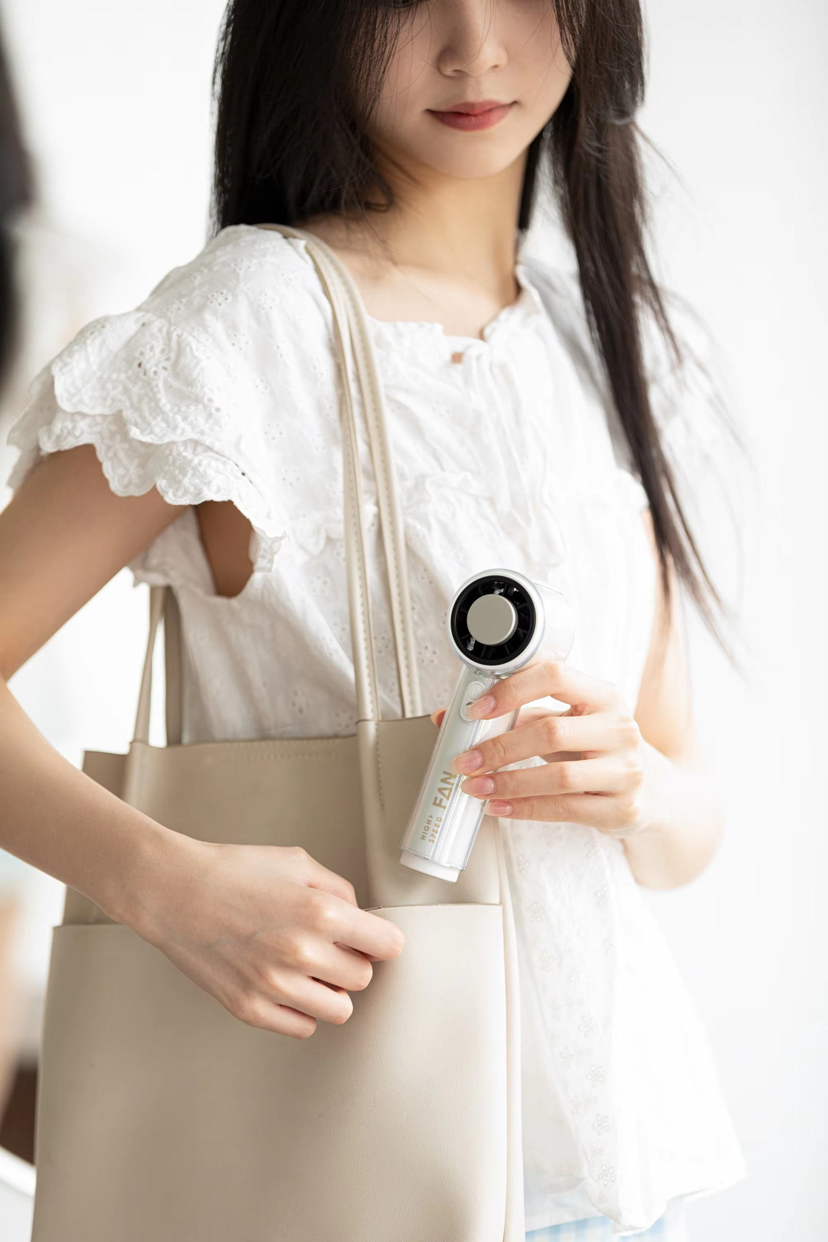 C08 2025 Popular and Portable Handheld Fan High-speed Powerful Wind Force Electroplating Effect Fan with Digital Display and Lanyard - Image 5