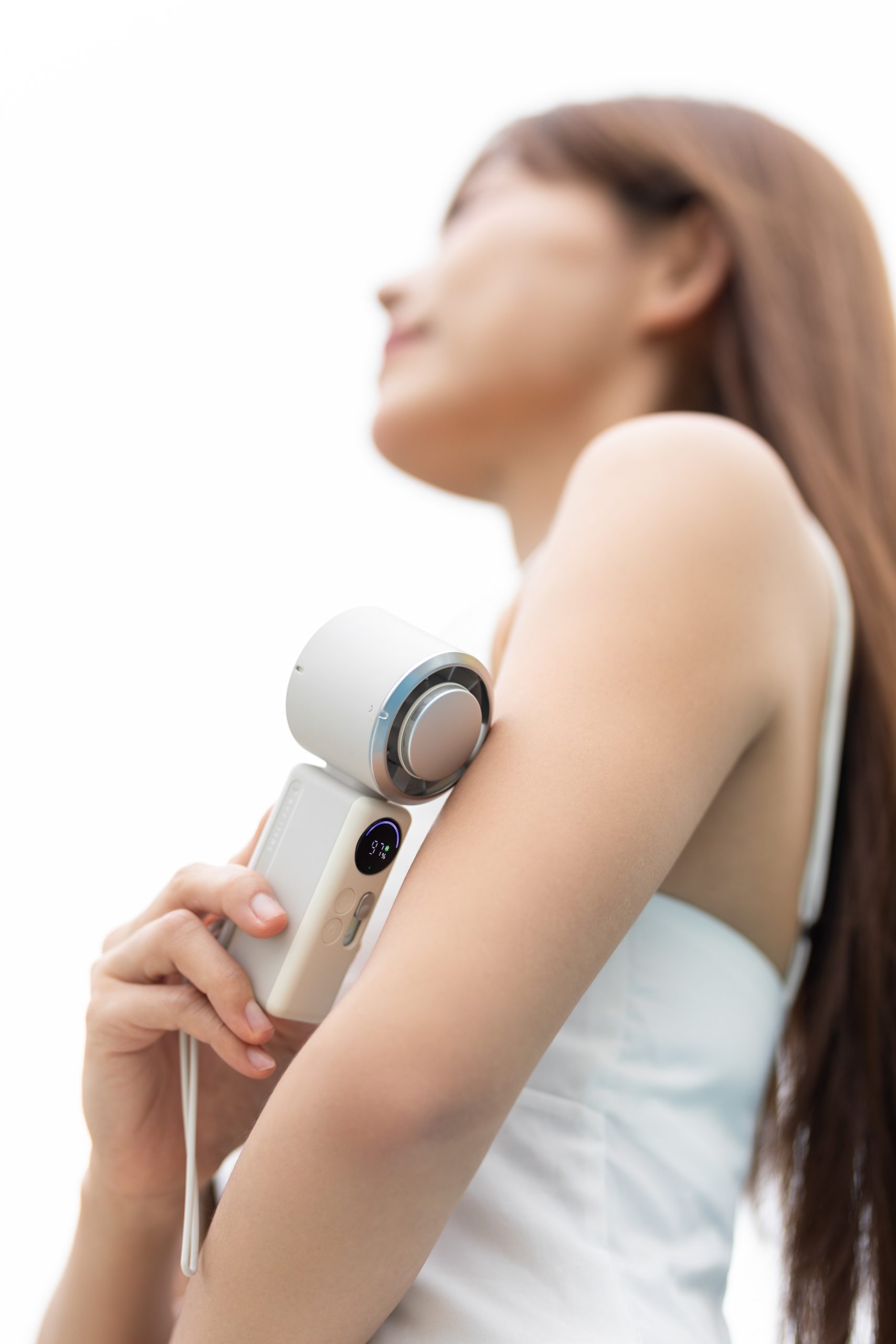 2026 F611 New Published Ice Compress Handheld Fan with Round LED Digital Display and Lanyard Multi-function Potable and Practical Fan - Image 9