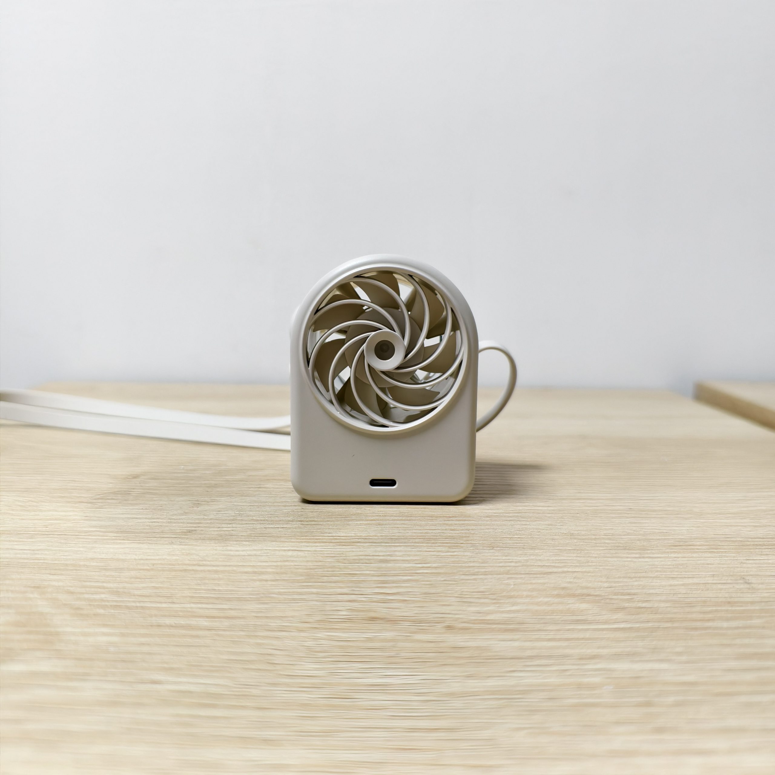 F617 Latest Developed Neck Wearable Fan Mini Design Convenient Carry 4-gear Adjustable High Texture Quality and Speed Palm-size Fan - Image 5