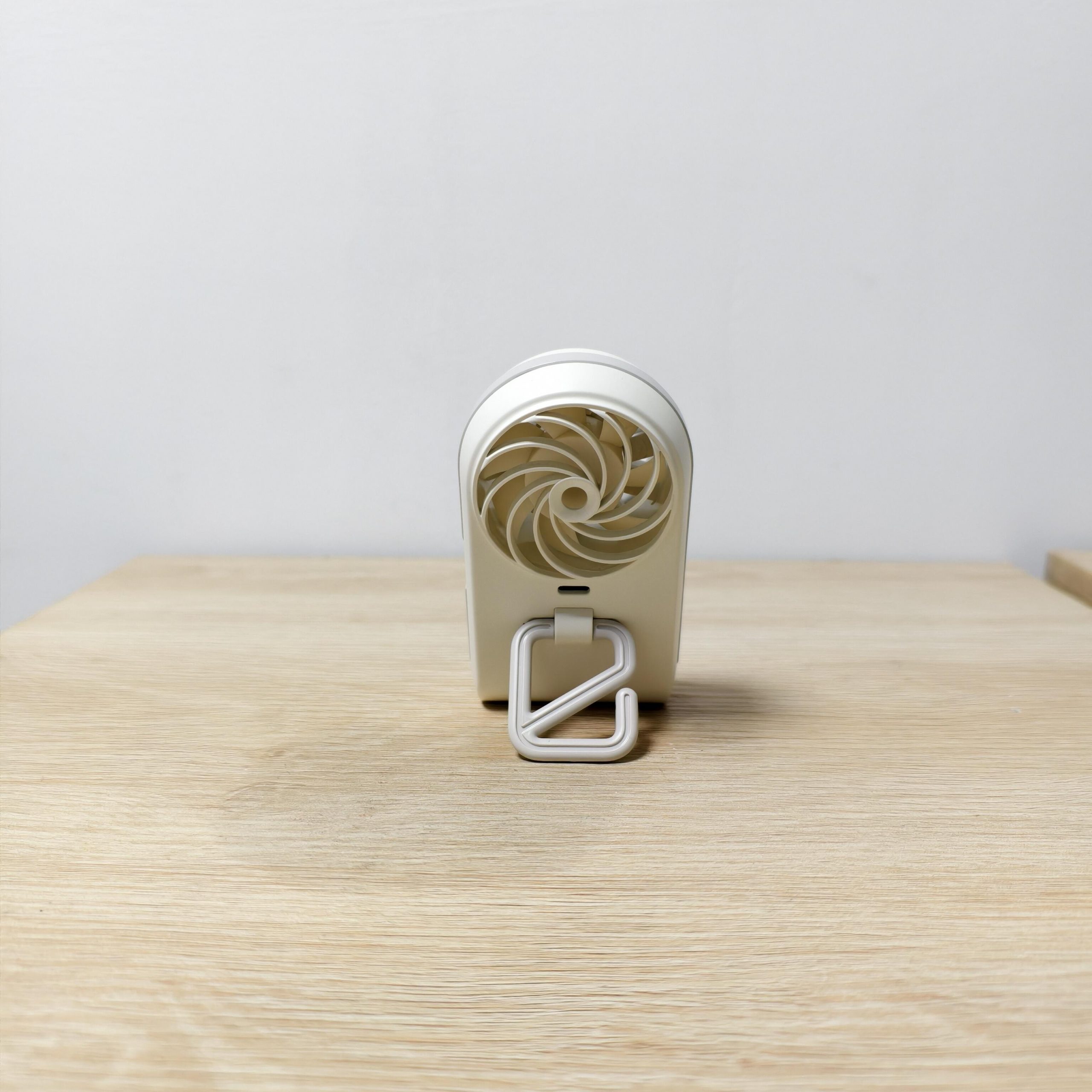 F618 2026 Innovative Practical Fan Compact-size Design with Carabiner Easy to Carry Design Handheld and Desktop Dual-usable Mini Fan - Image 5