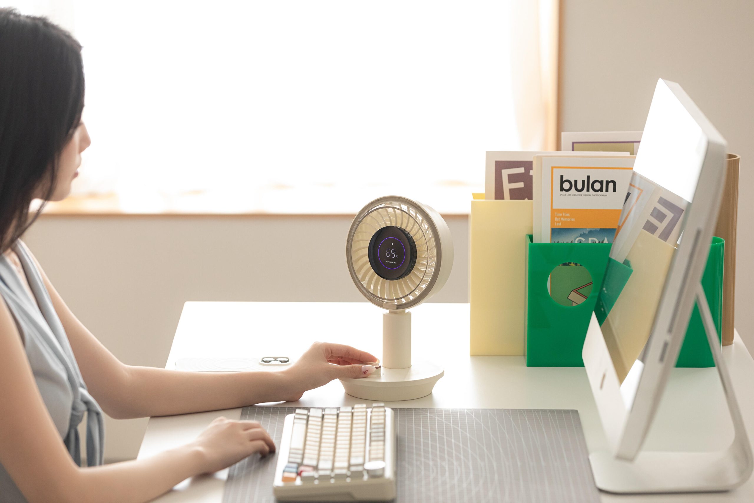 F614 New Developed Powerful Wind Fan with LED Digital Display Oscillating Low-noise Operation Stepless Speed Regulation Desktop Fan - Image 7