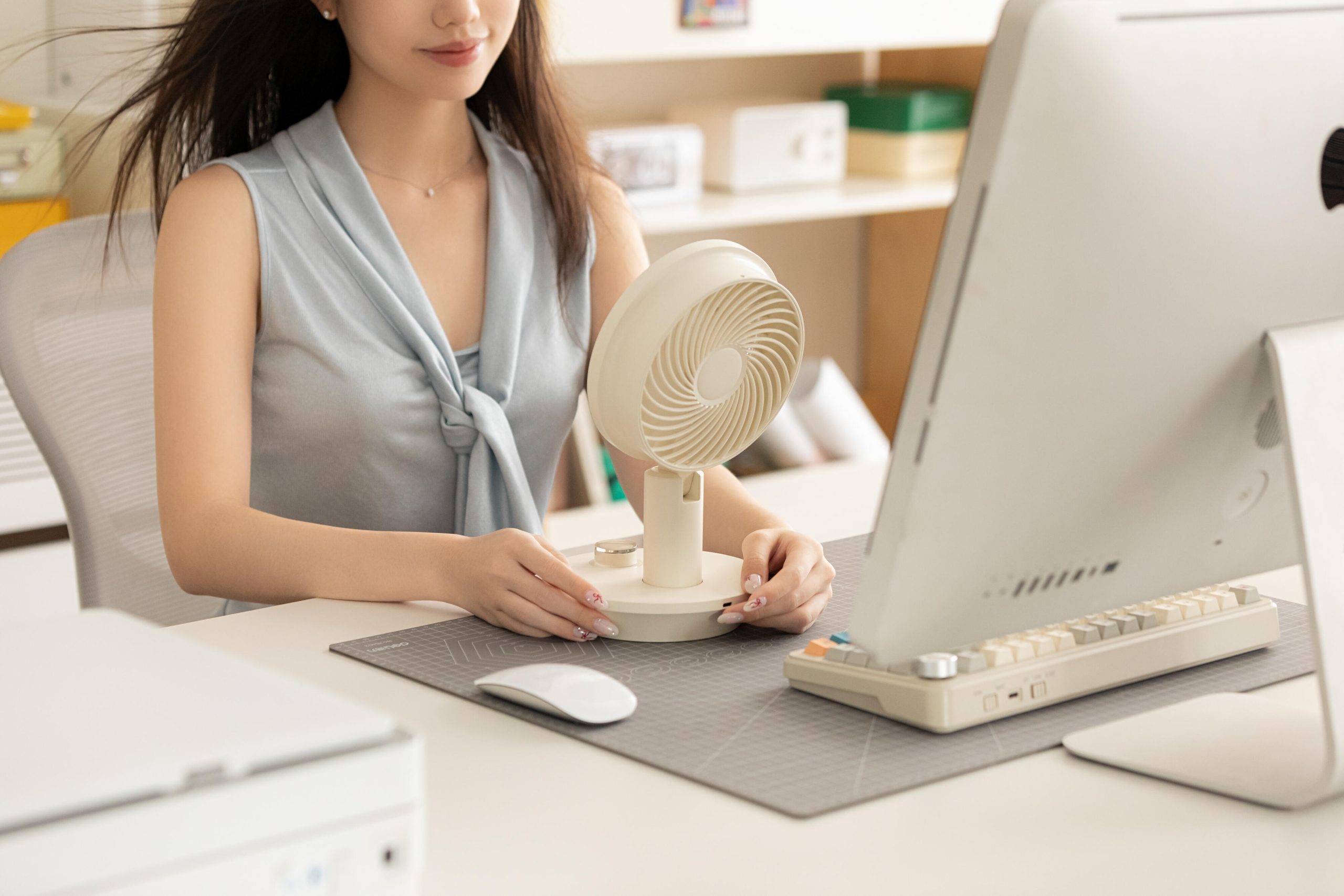 F614 New Developed Powerful Wind Fan with LED Digital Display Oscillating Low-noise Operation Stepless Speed Regulation Desktop Fan - Image 8