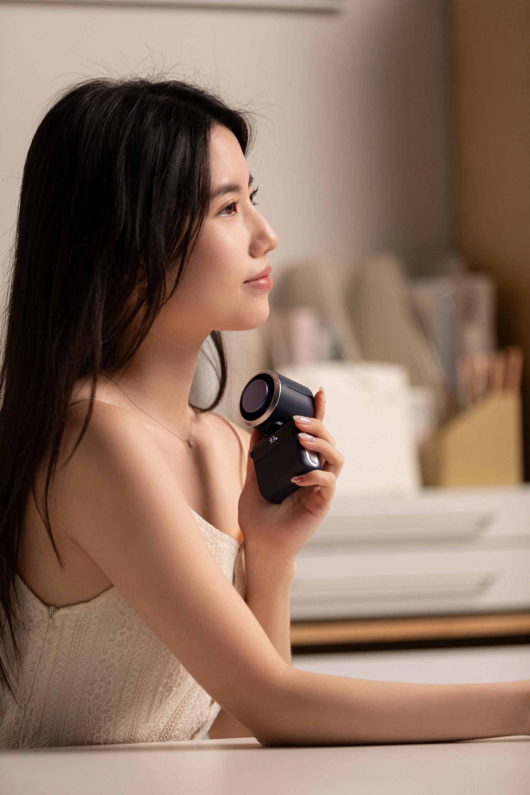 F613 Lightweight Popular Stylish Design Appearance Fan Foldable and Ice Compress Multi-function Fan with Lanyard and Digital Display - Image 4