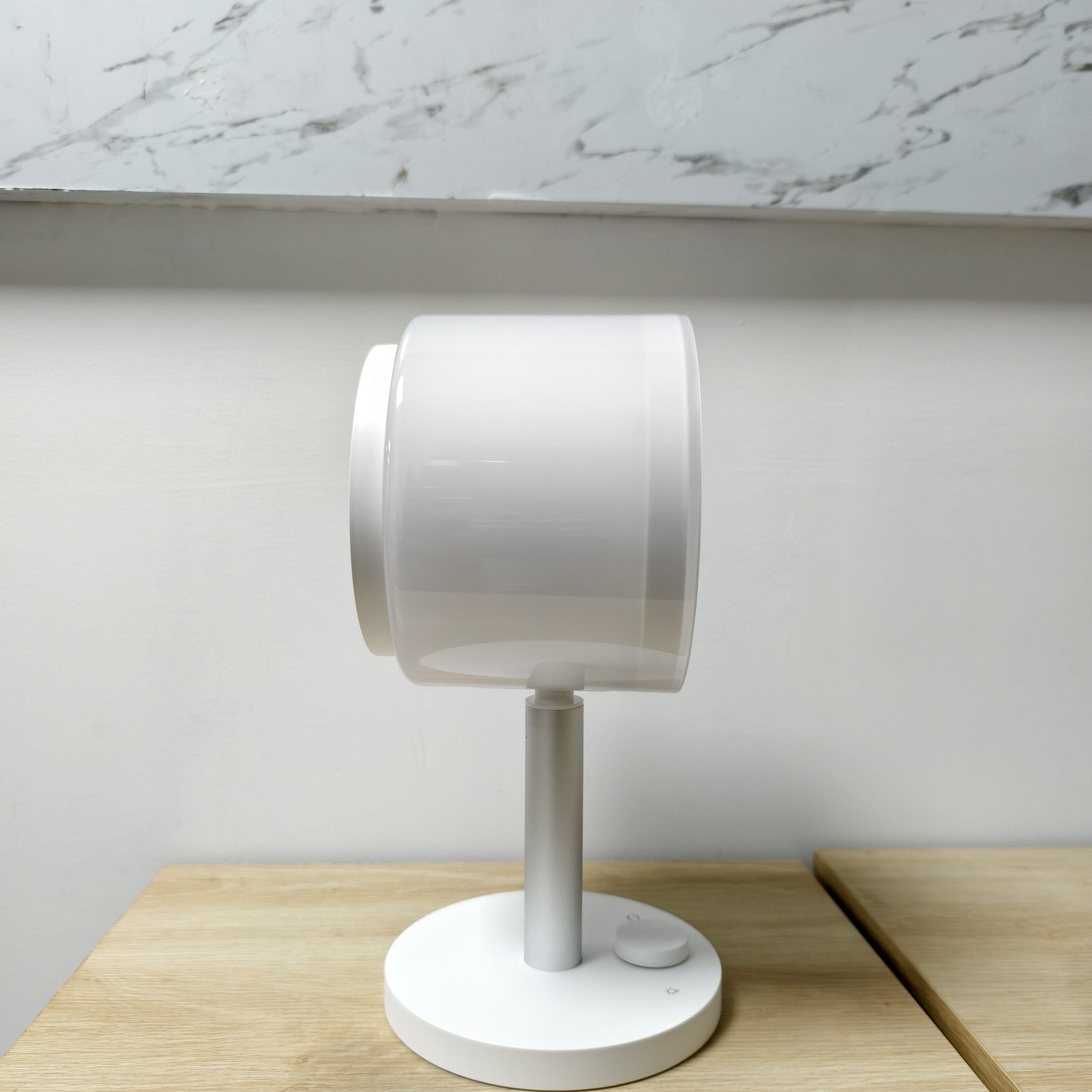 F71 Latest Popular Minimalist Design Desktop Fan Automatic Oscillating Fan with Digital Display Portable Multi-scenario Usable Fan - Image 2